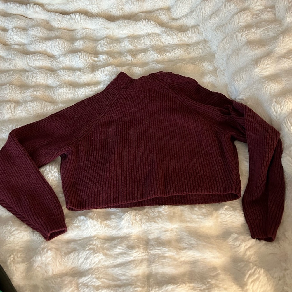 Hollister Crop Sweater size L